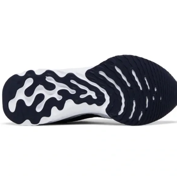 Nike Blue and Black Running Shoes - Picture 3 of 7